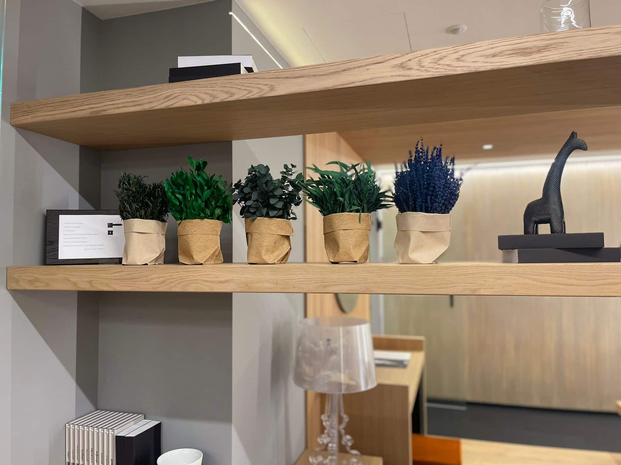 Centrepieces and furniture decorations
