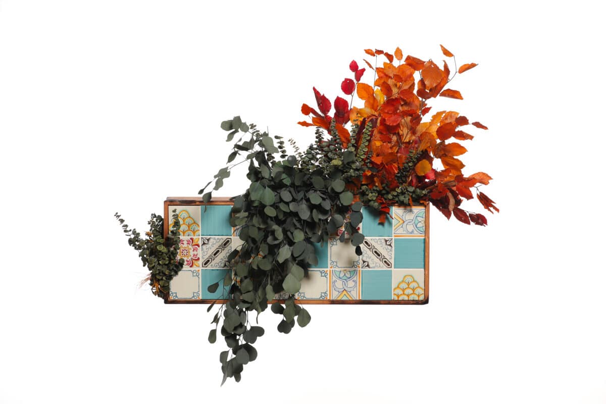 Decorazione con maioliche e vegetali stabilizzati, Alba Mediterranea